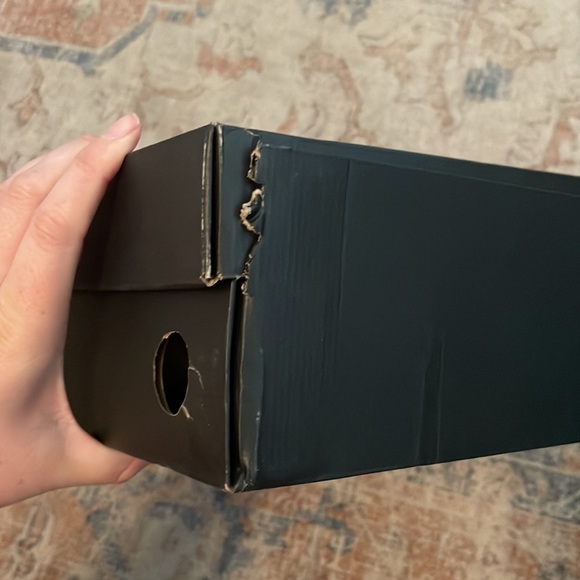 New-Kenneth Cole Women's Kara Loafer, size 9 - Picture 14 of 15